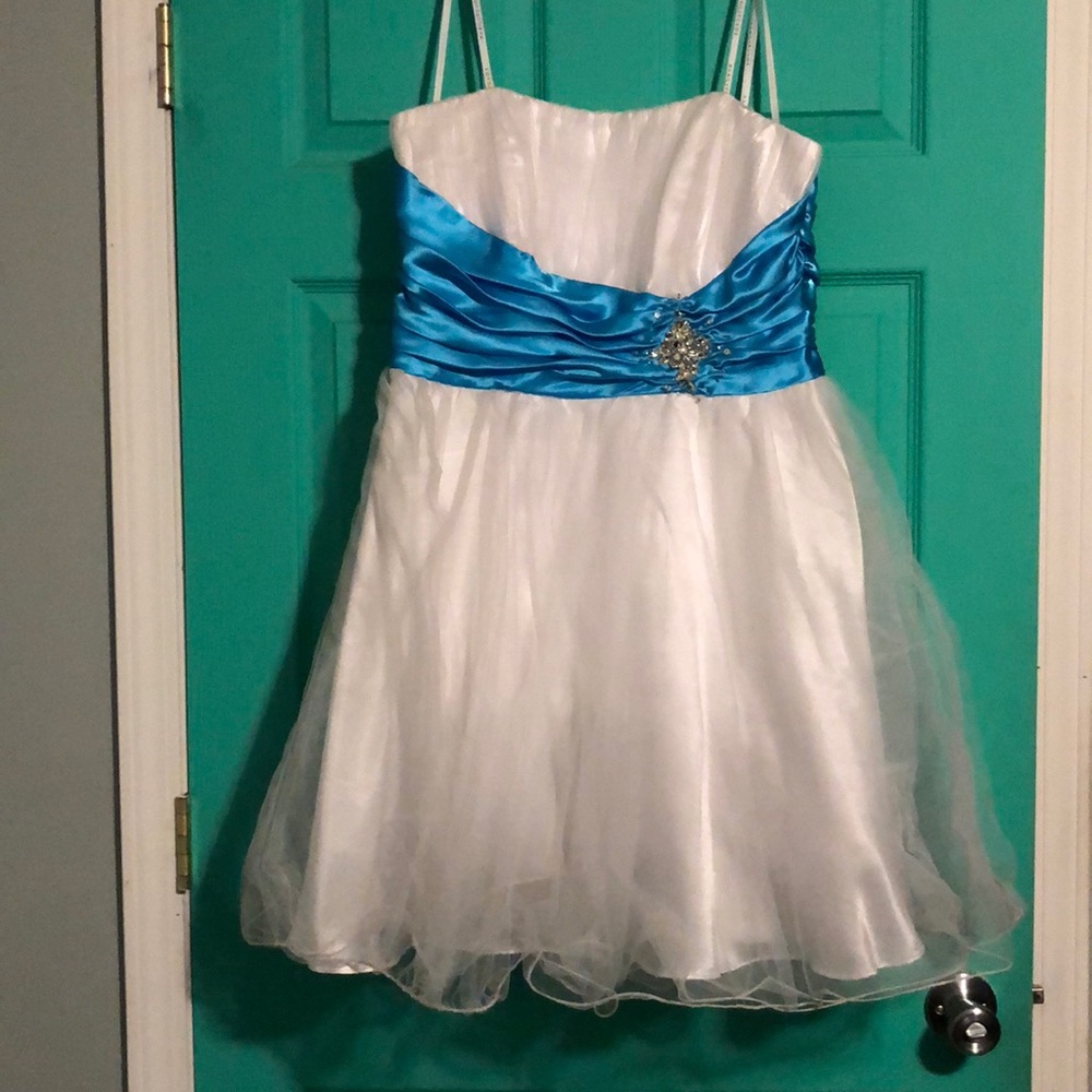 Short strapless white and blue prom dress